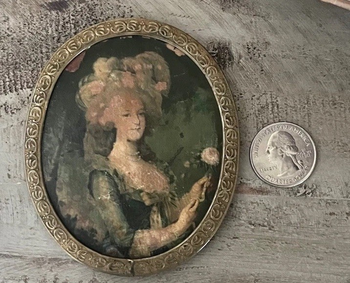 Vintage Antique Mini Lady Portrait Oval Wall Hanging Gold Brass Tone Metal Frame