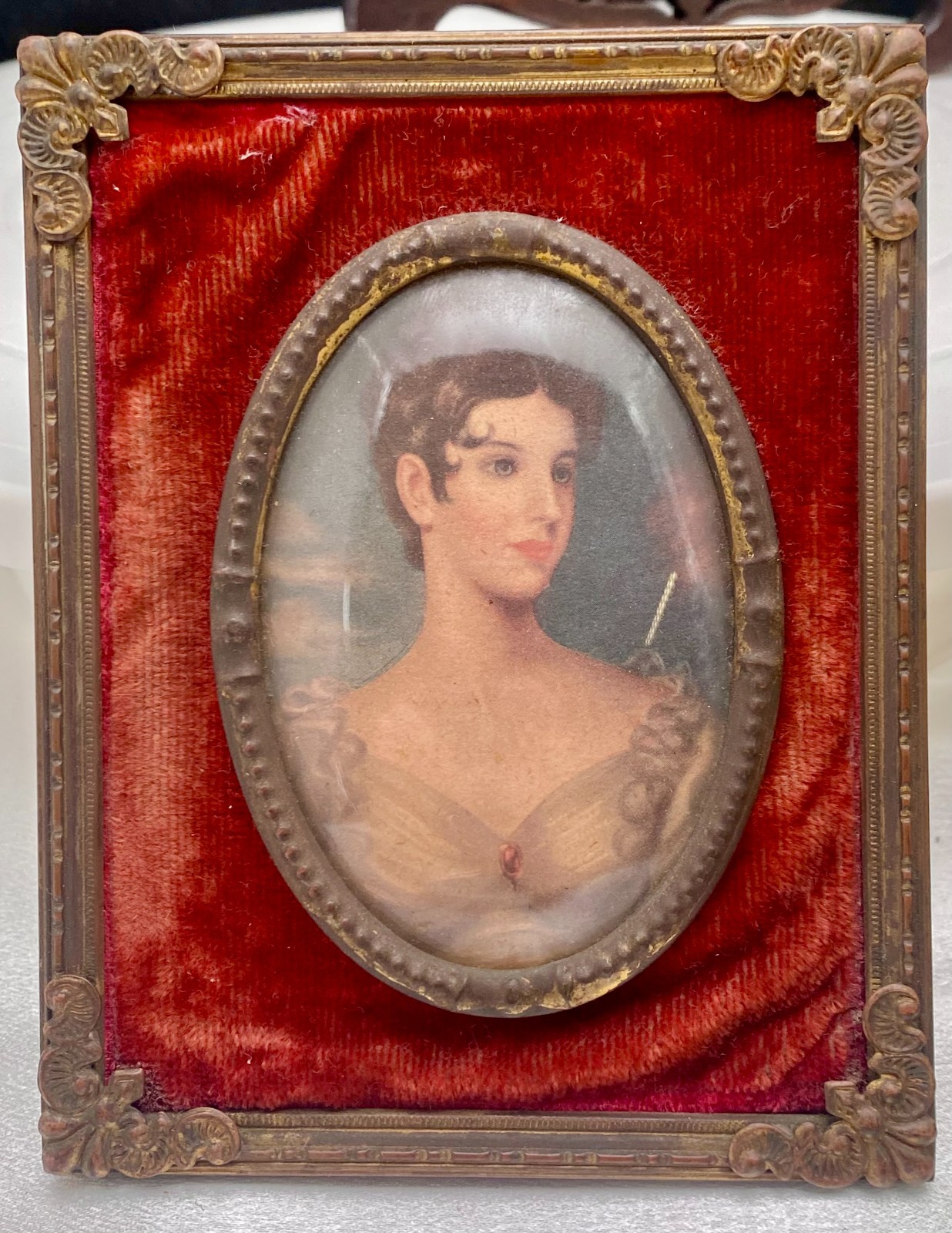 VTG FRENCH MINIATURE LADY PORTRAIT PAINTING, BRASS & SUEDE FRAME, CURVED GLASS g