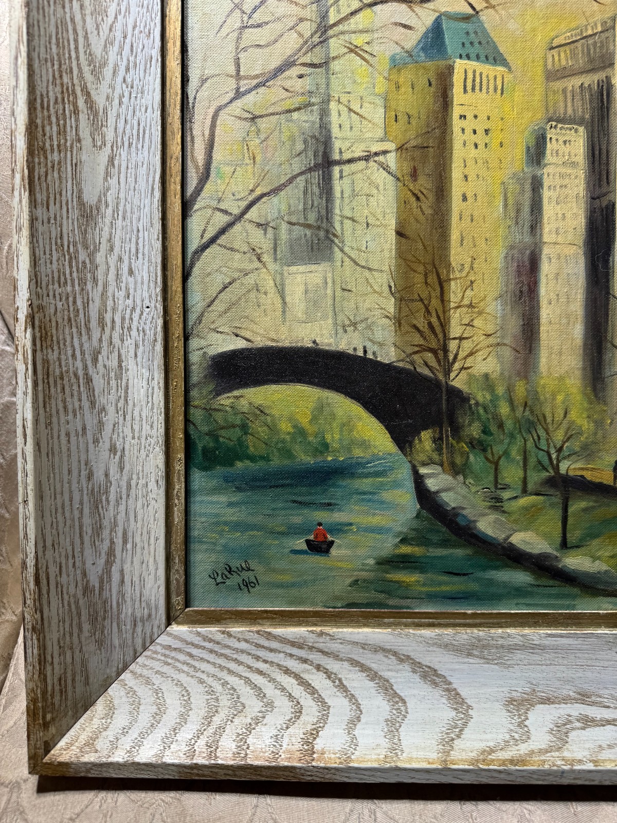 LaRue 1961 «Park And And Cityscape» Oil Painting – Signed And Framed