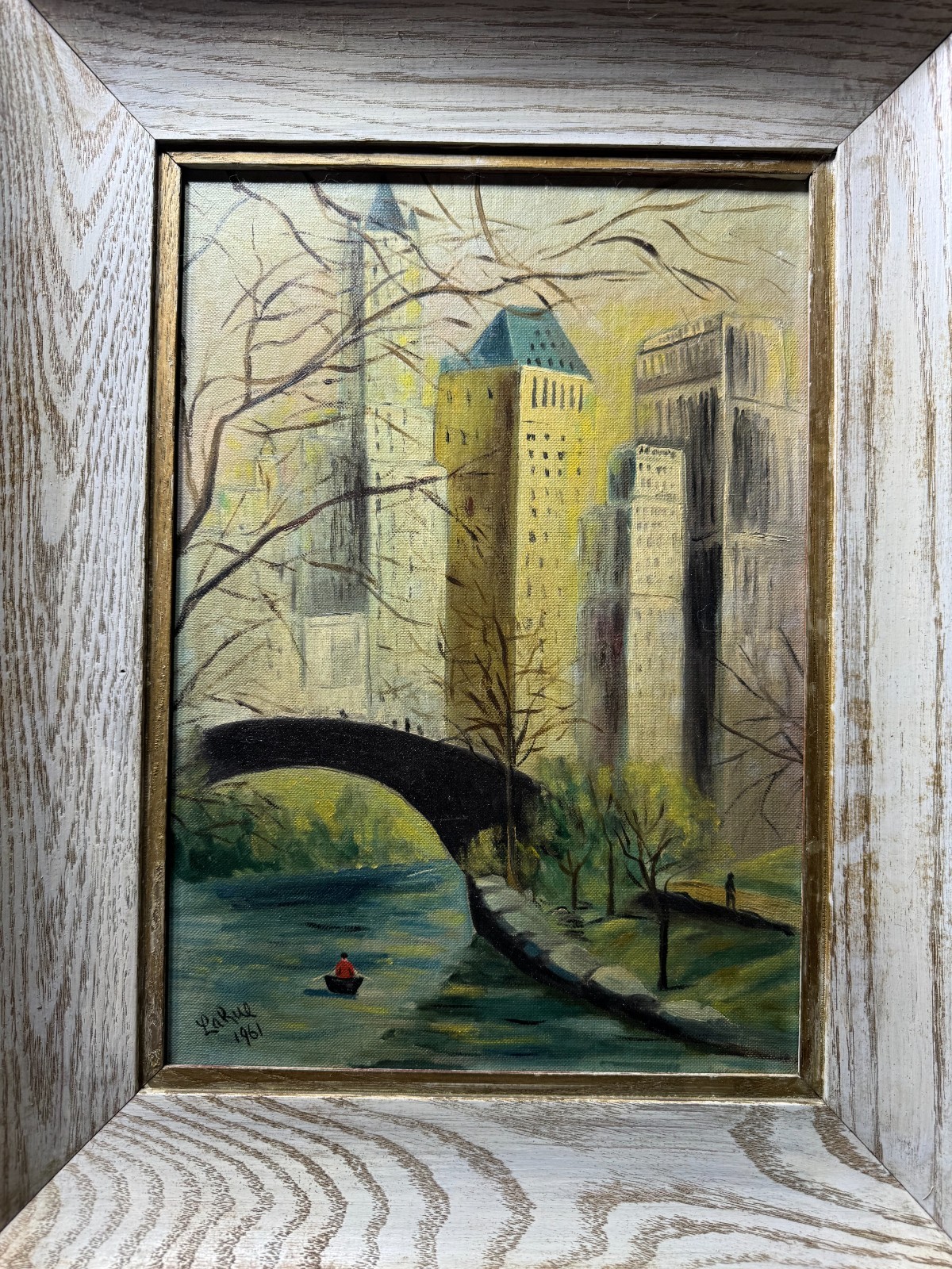 LaRue 1961 «Park And And Cityscape» Oil Painting – Signed And Framed