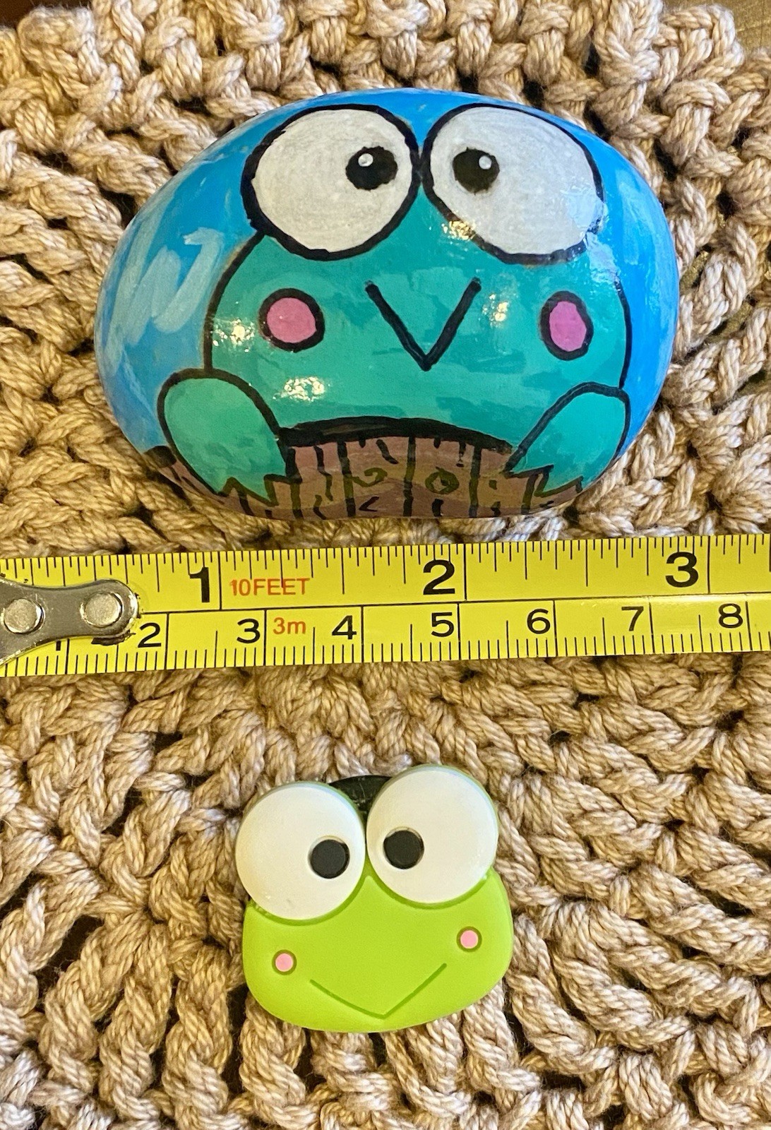 Hand Painted Rock – FROG – With Matching Fridge Magnet – Pond FROGGY Amphibian