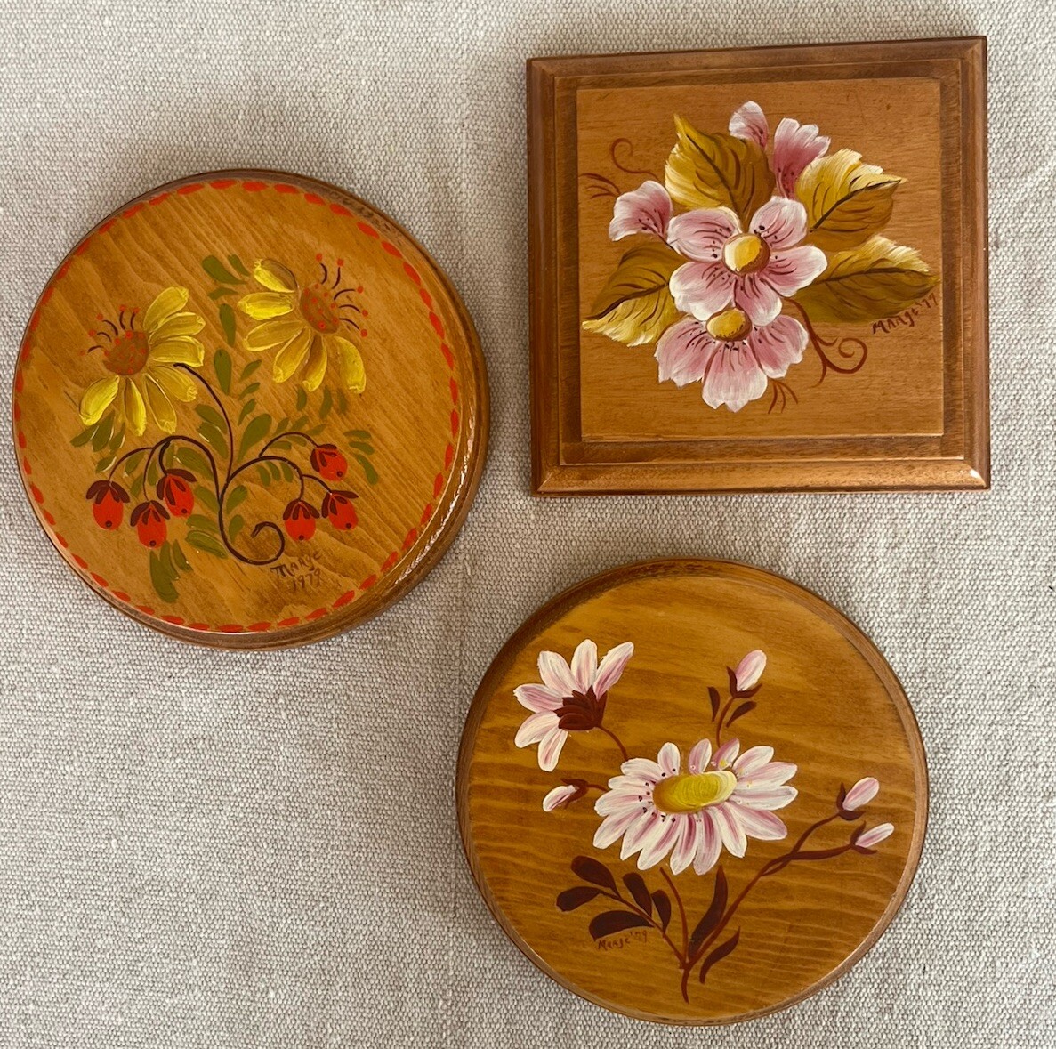 VTG Hand Painted and Signed Marge ’79 Trio of Wood Flowers Plaques Daisies, Rose