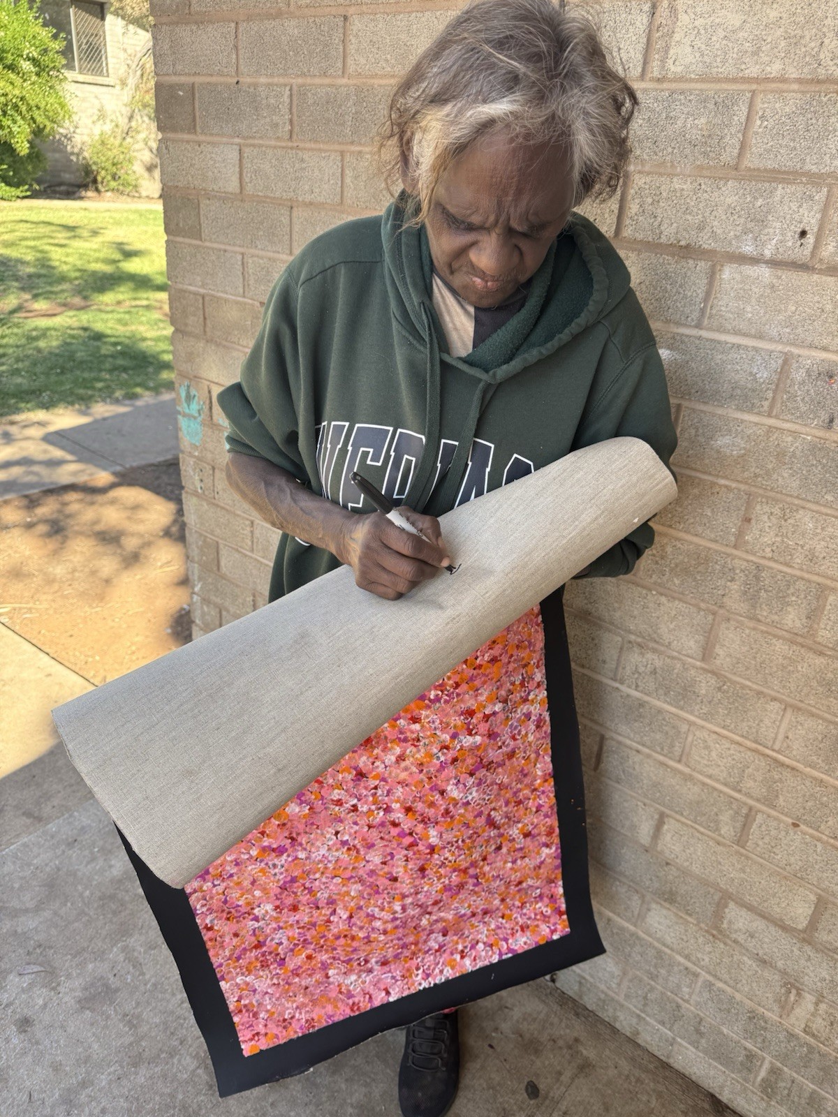 Bessie Pitjara. Highly Collectable Aboriginal Art. Incl COA, and photo’s