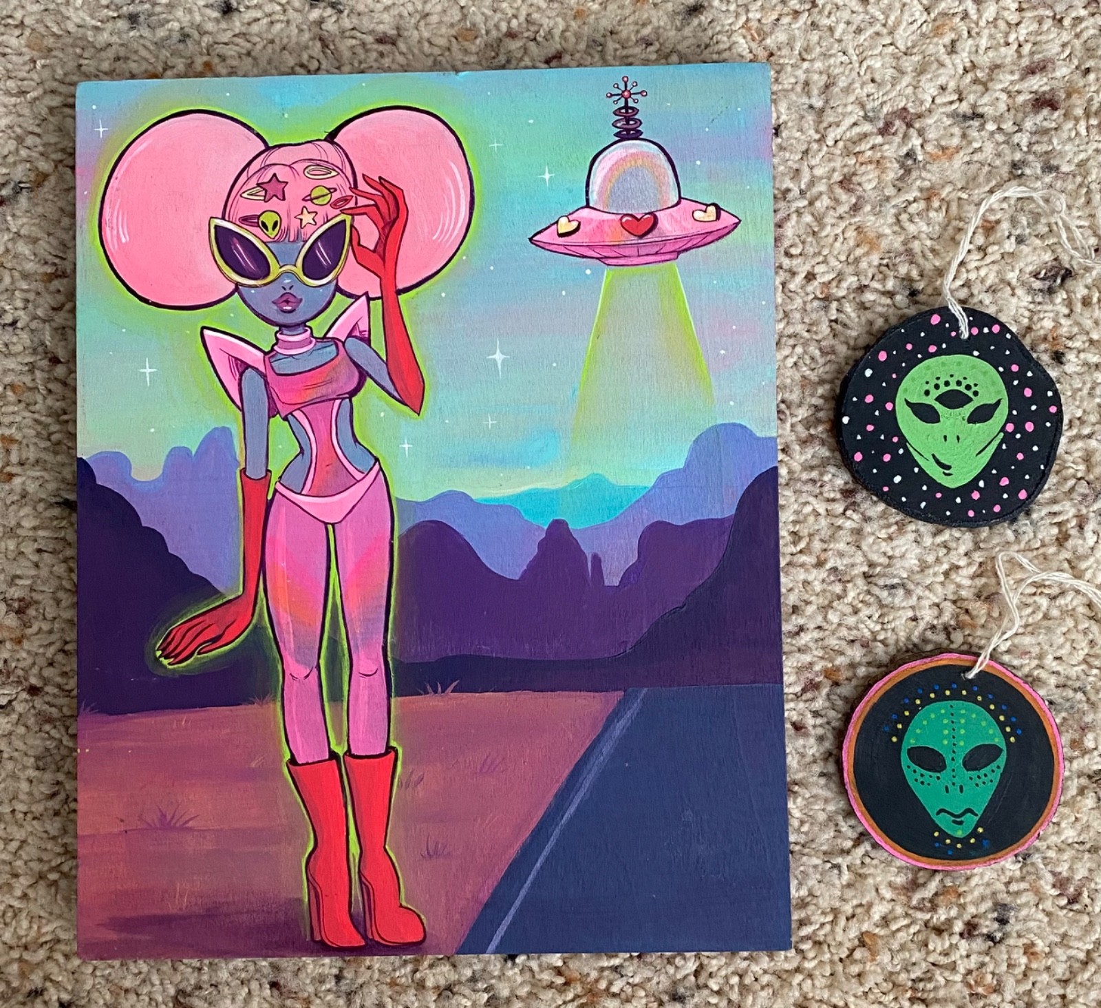 Alien Girl Original Art Set – Groovy Pink Alien Babe & 2 Green Alien Mini Art