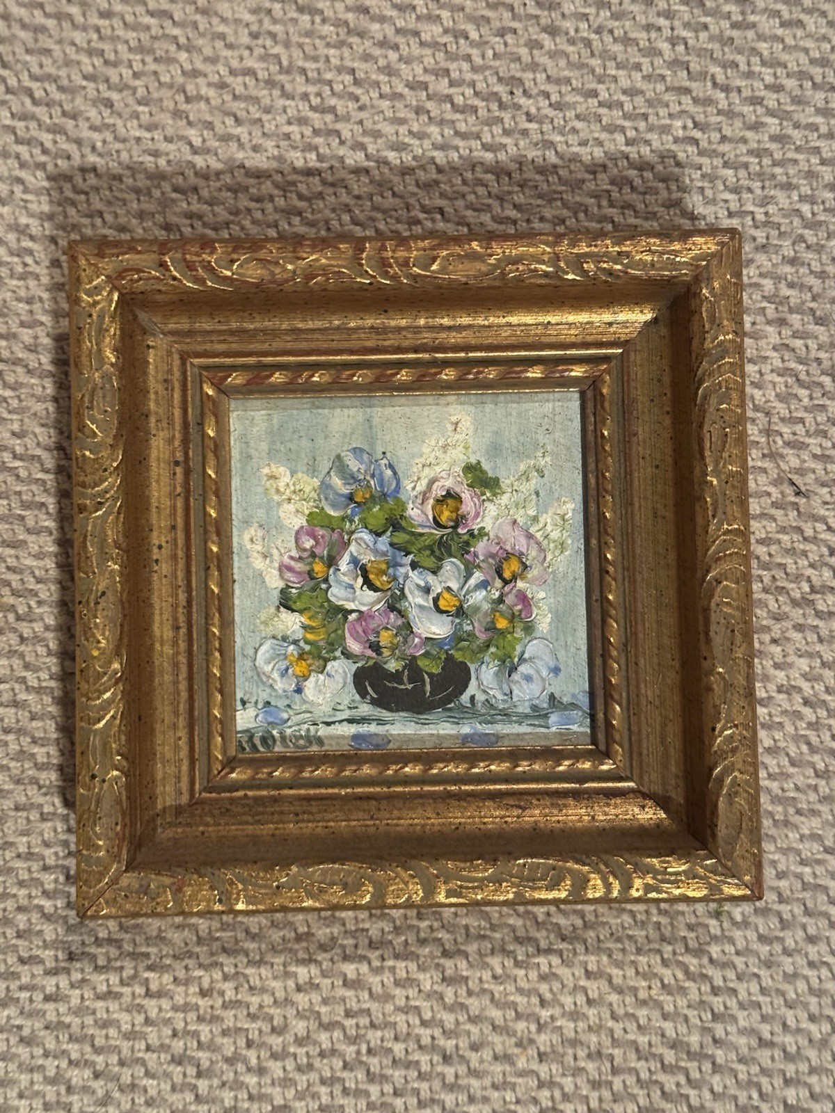 1960s Flowers in Vase Framed Textured Impasto Oil Painting – Irene Rozek