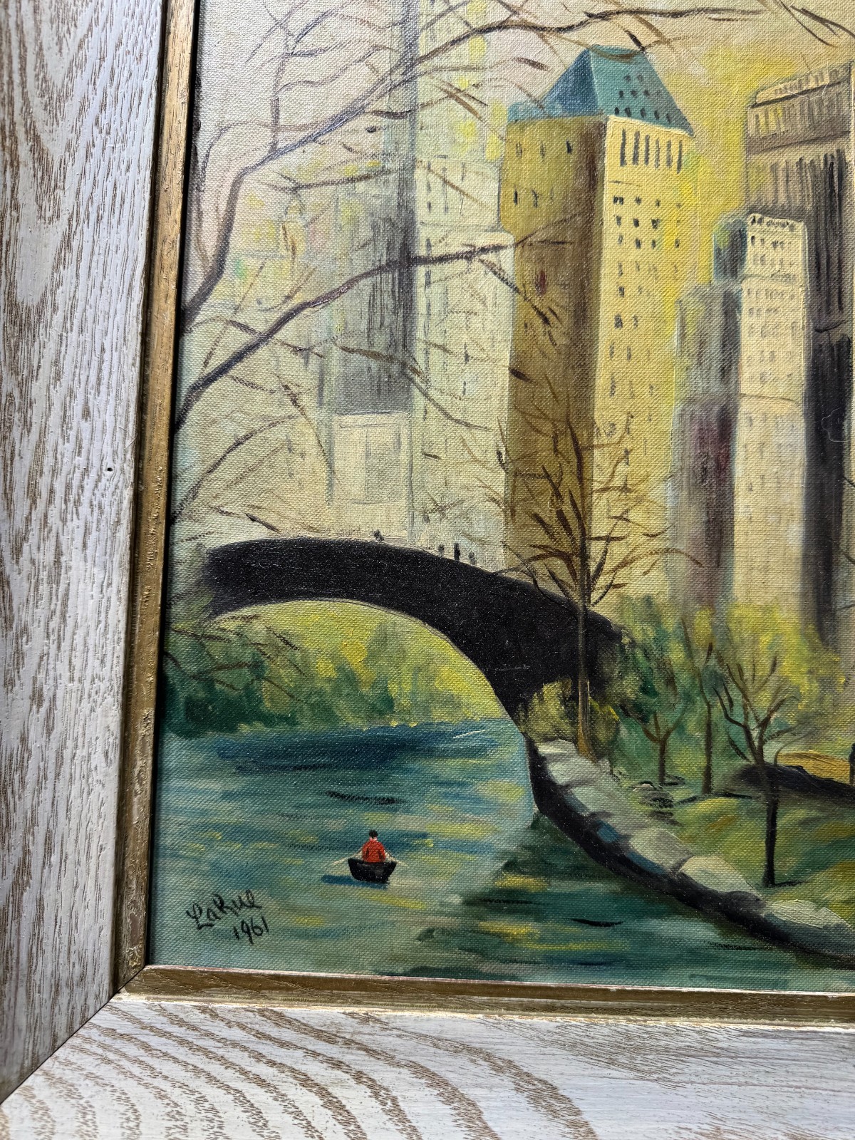 LaRue 1961 «Park And And Cityscape» Oil Painting – Signed And Framed