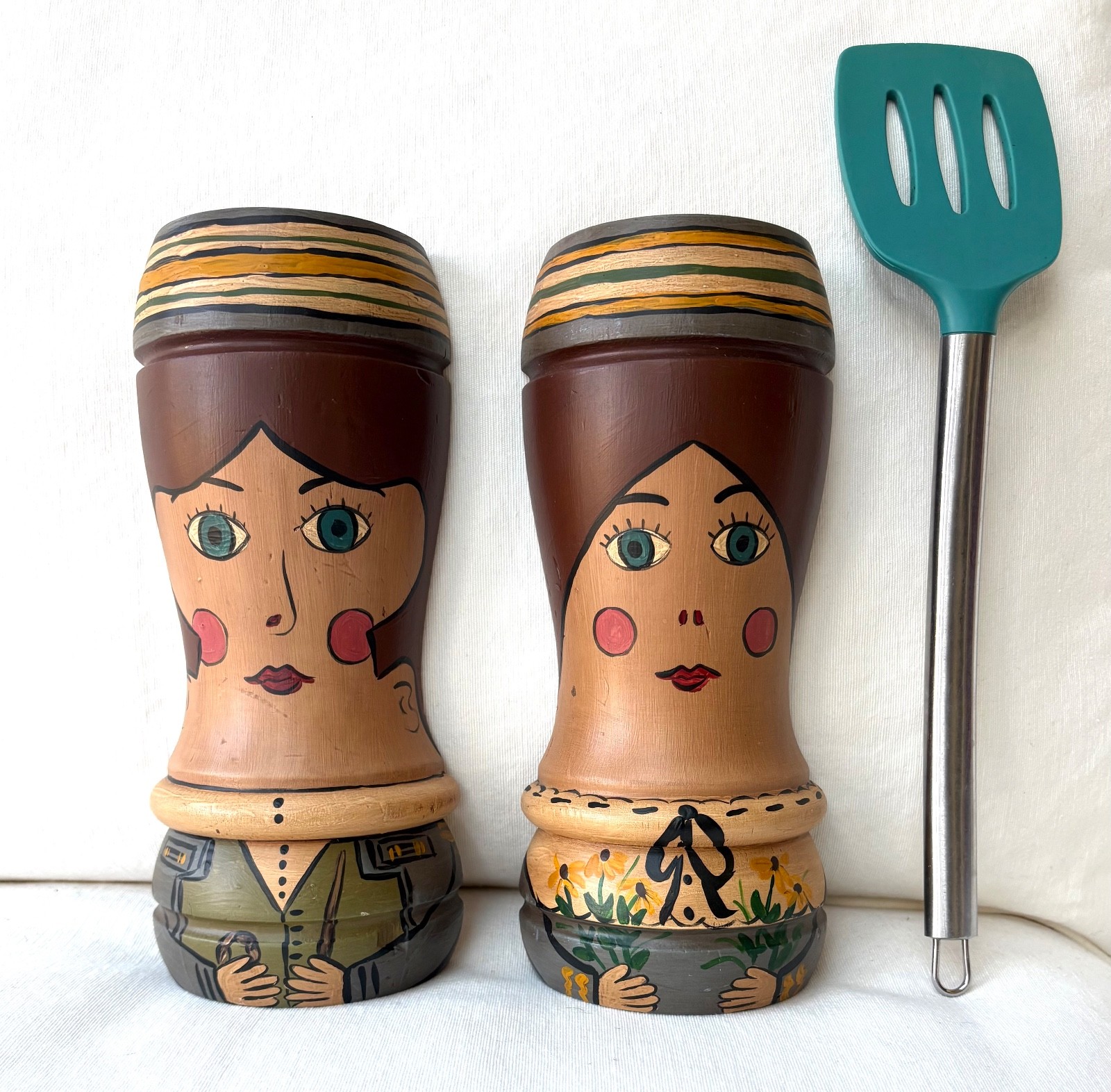 Folk Art – Painting on Bed Post
