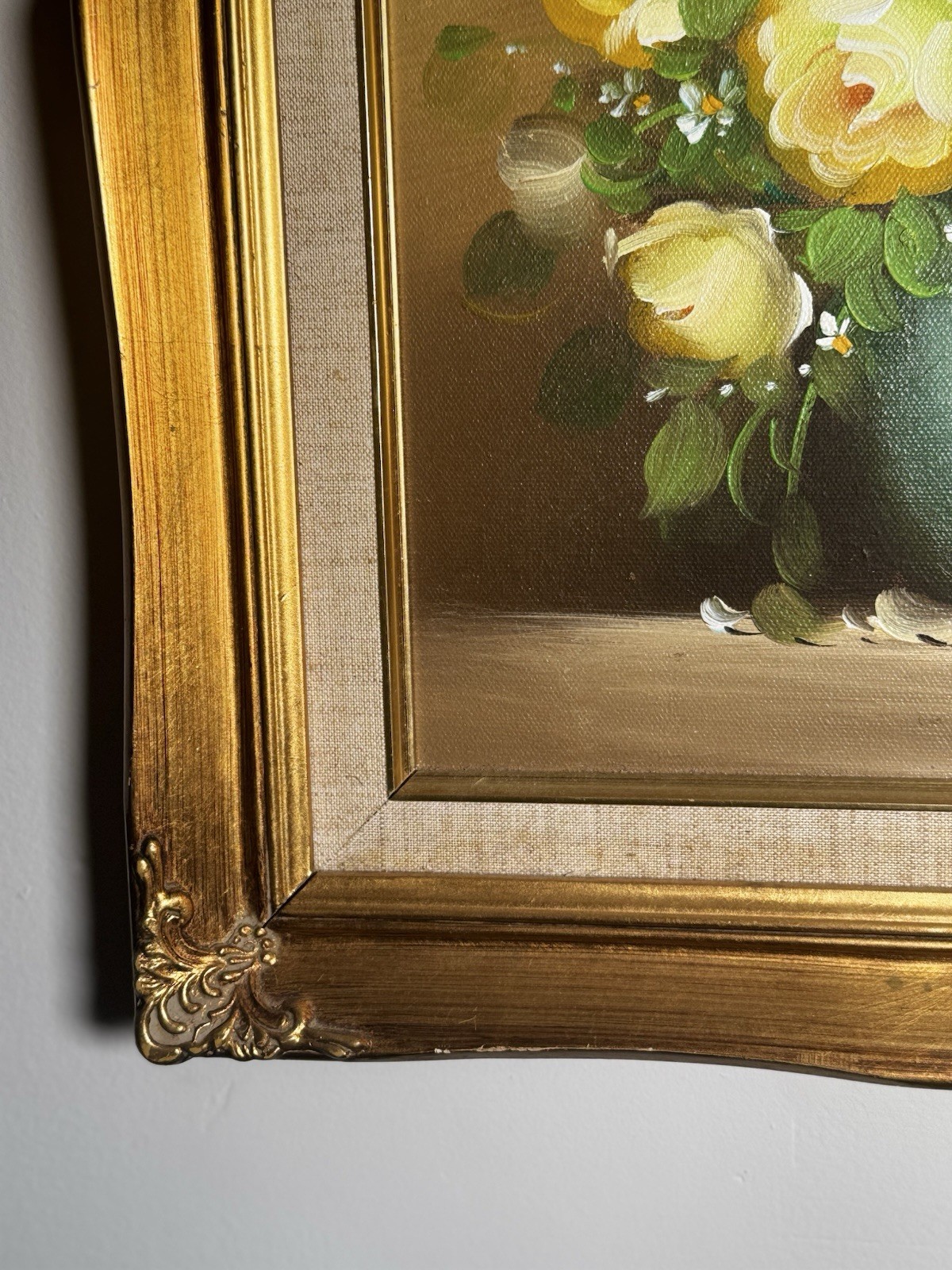 Vintage Floral Oil Painting In 17x20in Gold Wood Frame Signed Ready To Hang