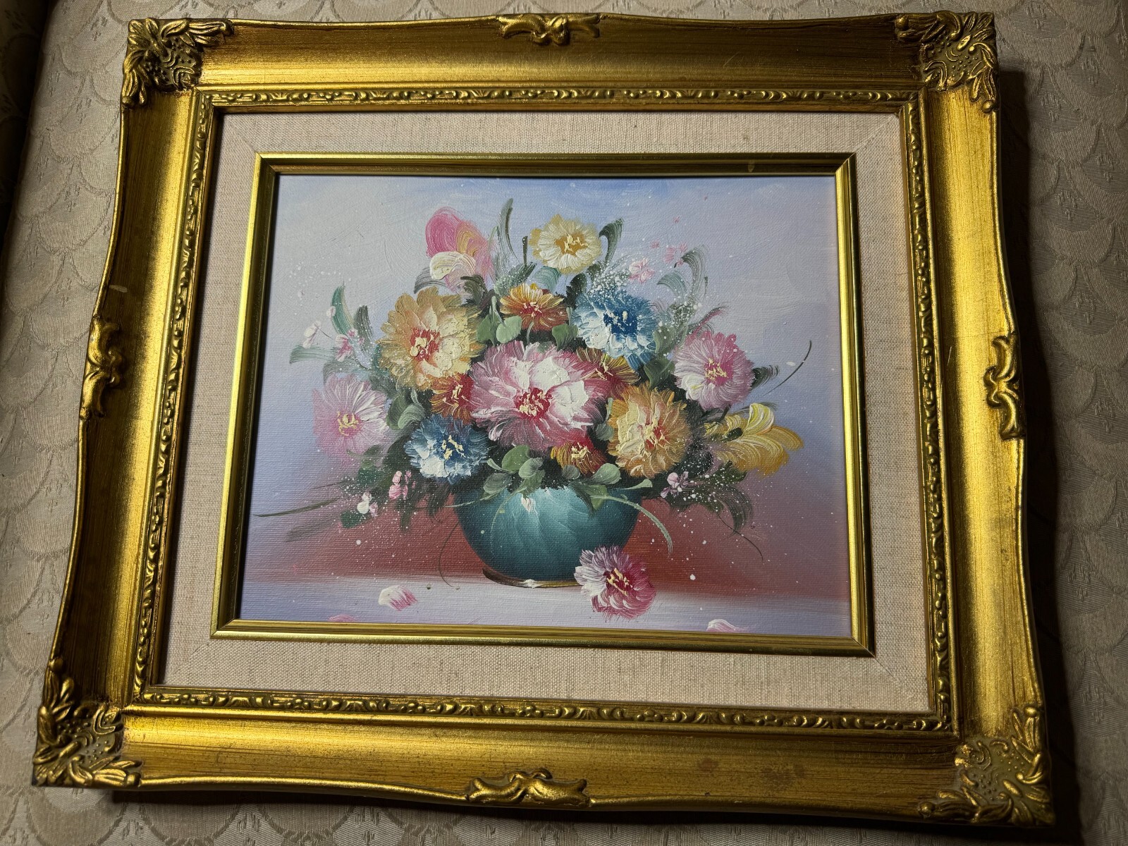 «A Vase of Flowers Scene» Oil On Board Painting – Framed