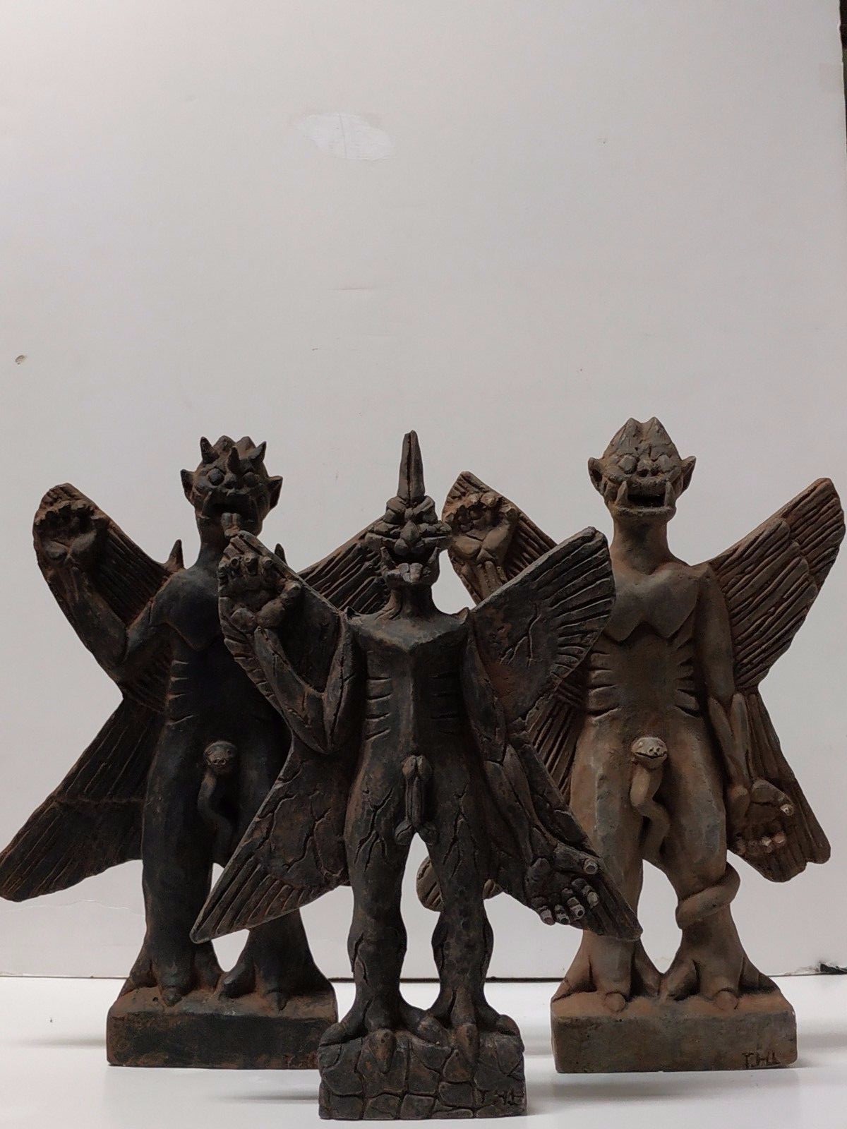 Lot Pazuzu Demon Statues by Artist » Ting Hua Liu «,Collectors