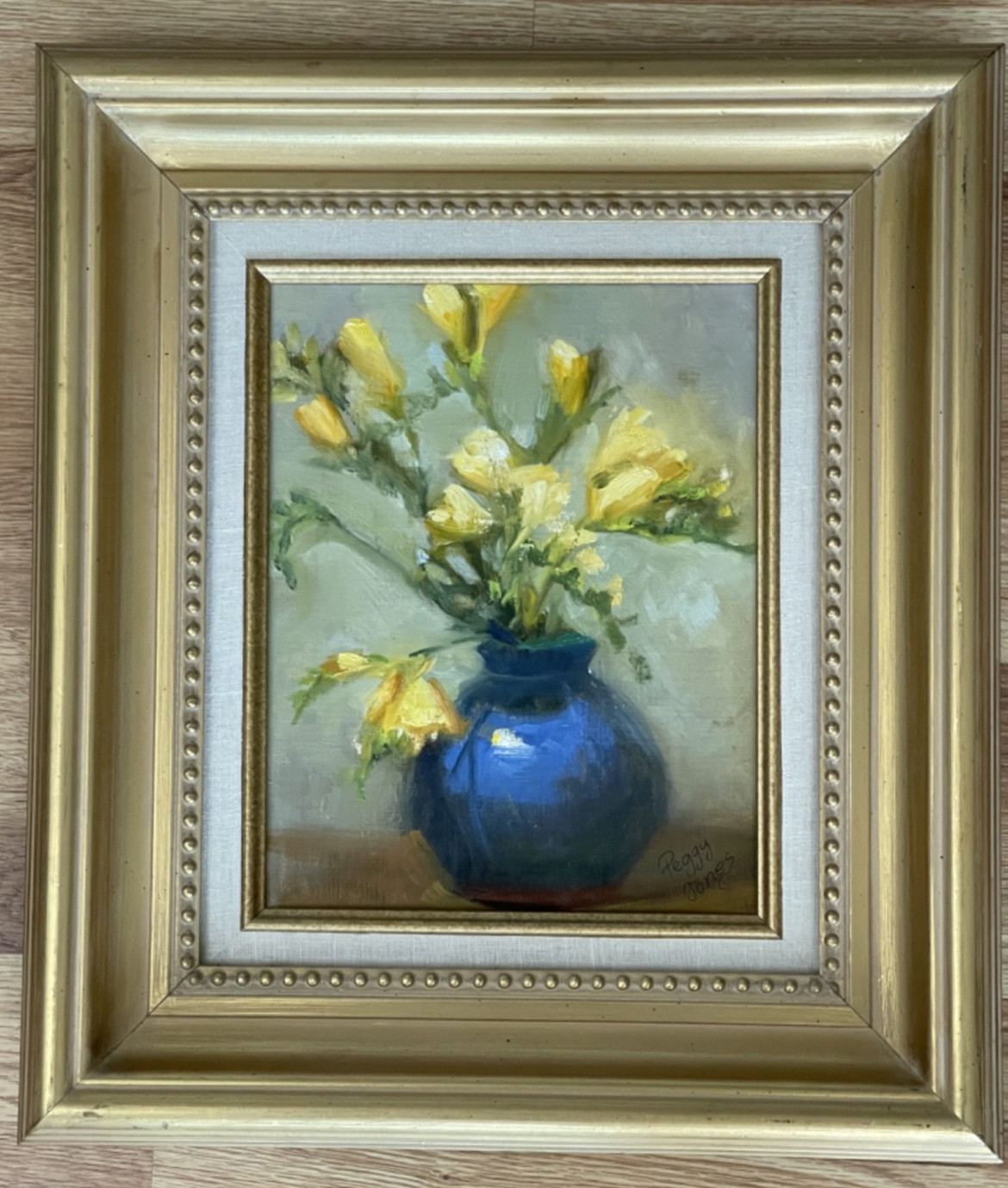 PEGGY JONES BLUE VASE/FLOWERS OIL PAINTING ON CANVAS FRAMED 16.5″ X 14.5″