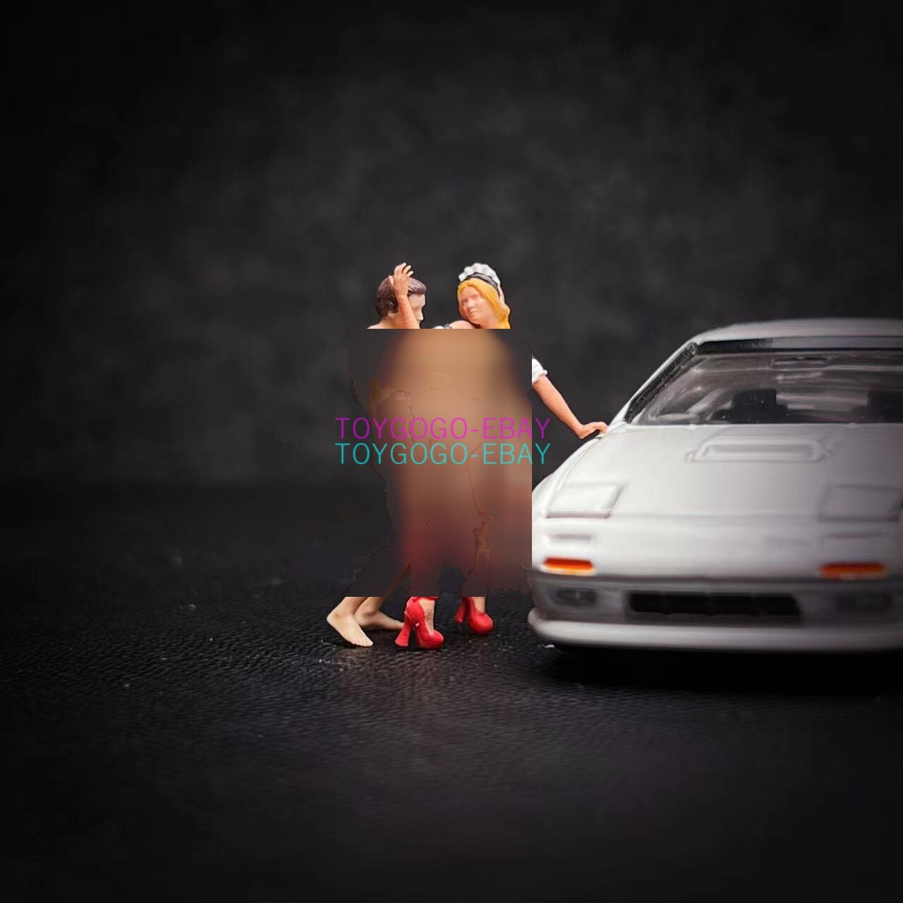 Miniature 1/64 Hand Painted a couple in love fit 1:64 car street