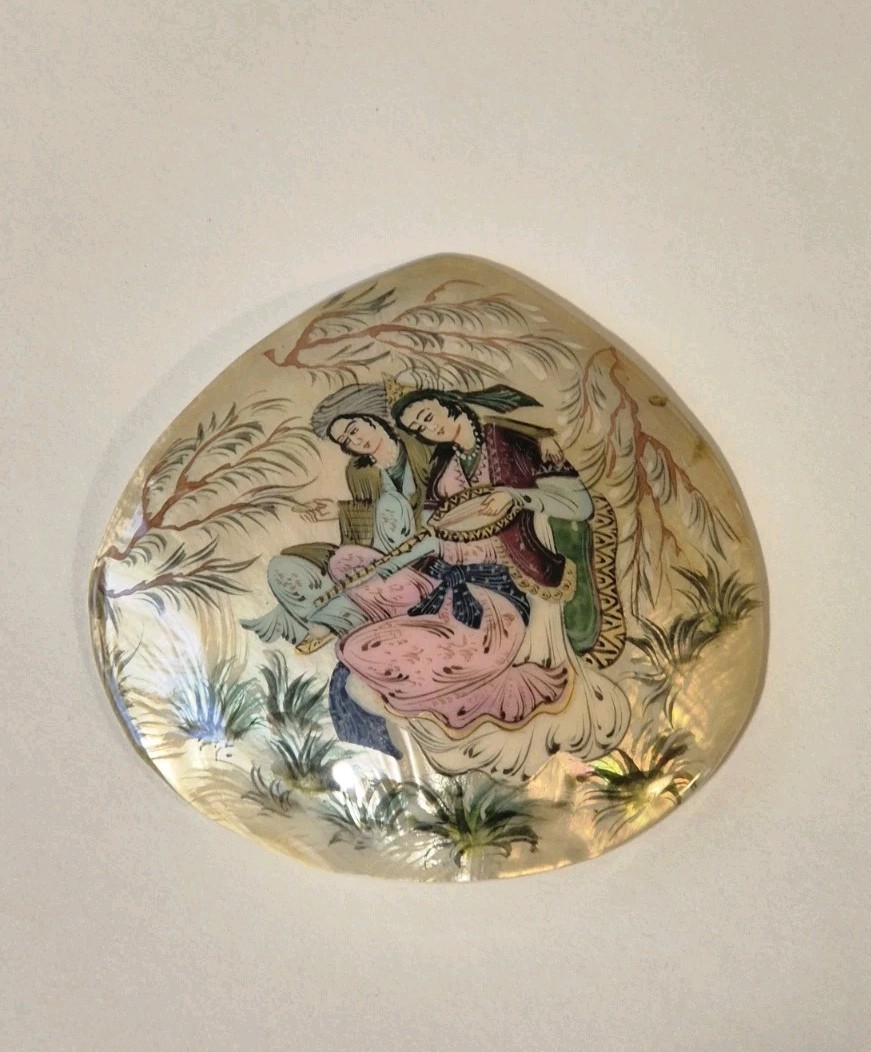 VTG AN OLD PERSIAN HAND PAINTING MINIATURE ON SEASHELL BIG Large