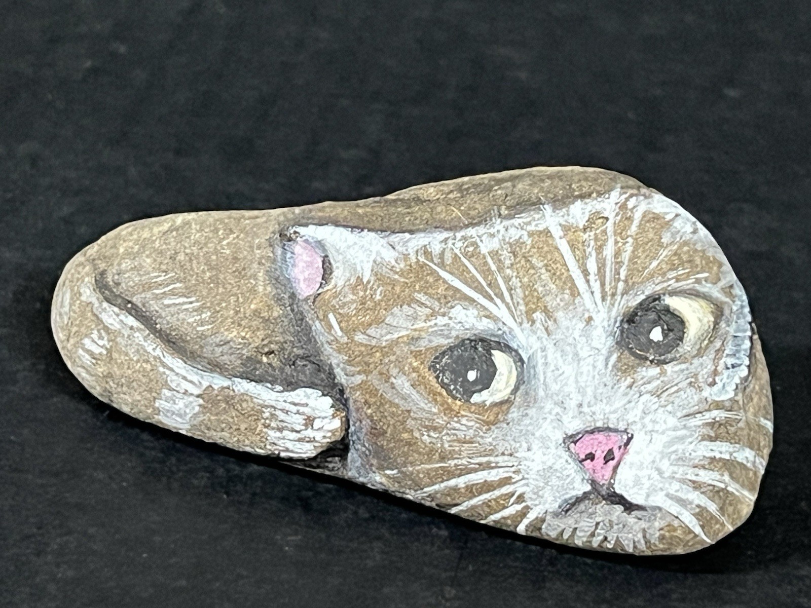 Hand Painted Brown And White Cat River Rock Stone Art Paperweight Sculpture