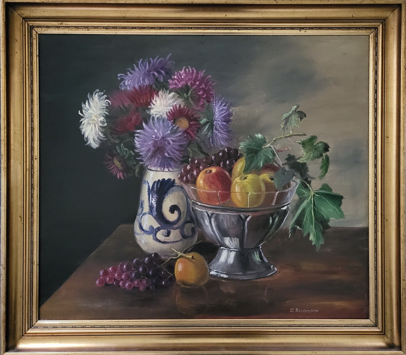 Oil painting. Oluf Sondergaard(1901-1970): “Composition with flowers and fruit”