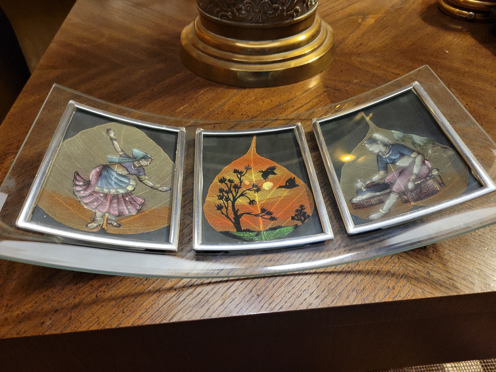 Beautiful Curved Frame with 3 Handpainted Peepal Leaves New 13″ x 7″