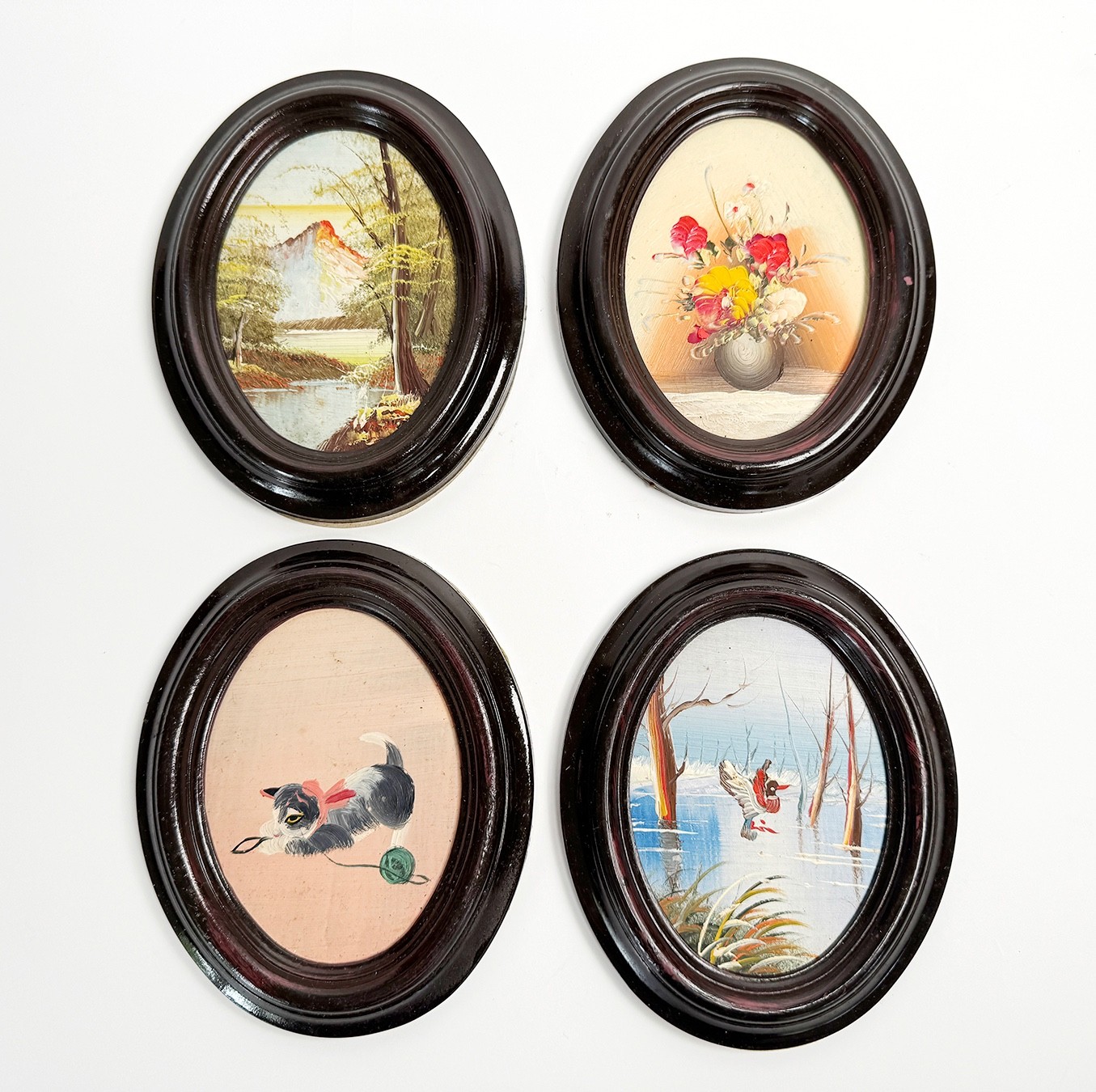 4 Mini VTG Oil Paintings Floral Still Life Pictures Oval Plastic Frames MCM 70’s