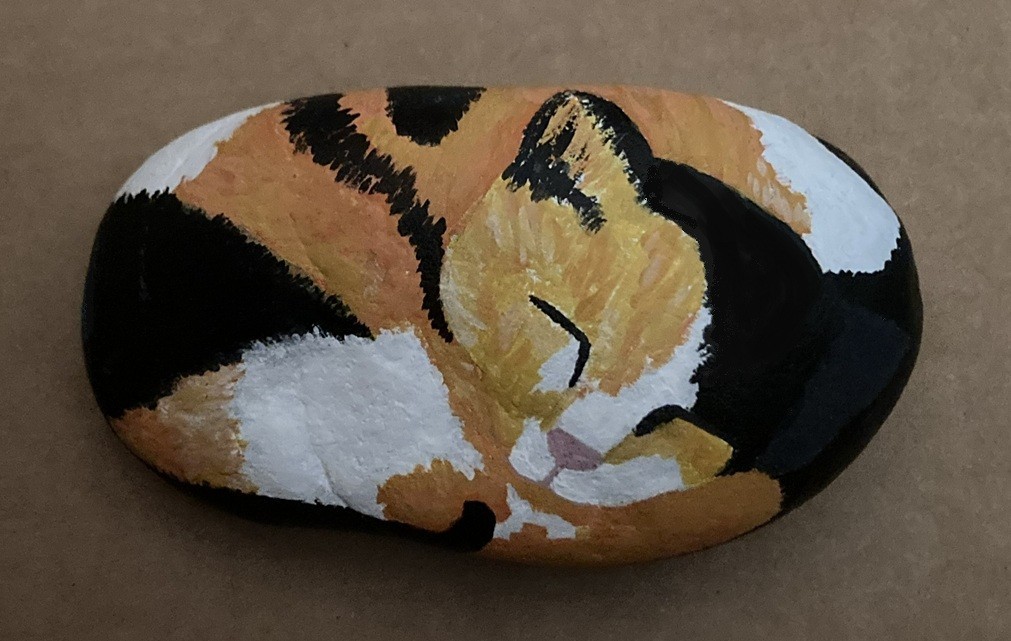 Hand Painted Rock «Calico Cat» – Original Decorative Rock Art – paperweight