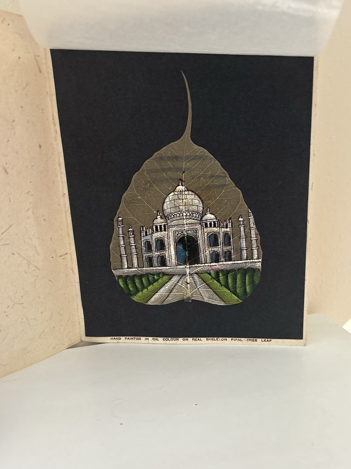Beautiful Taj Mahal Hand Painting On Pipal Leaf Wall Decorative.