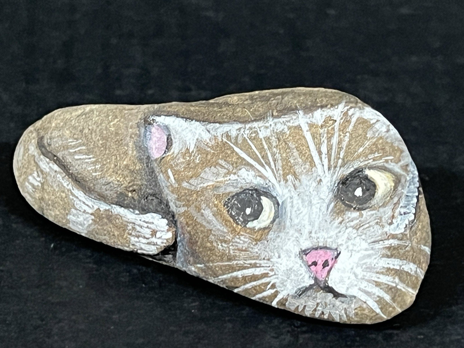 Hand Painted Brown And White Cat River Rock Stone Art Paperweight Sculpture