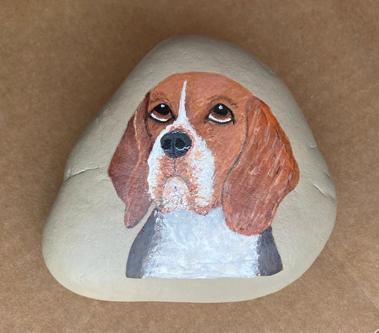 Hand Painted Rock «Beagle» – Original Decorative Rock Art – Paperweight